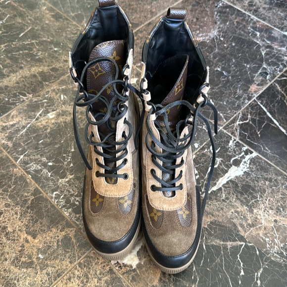 LOUIS VUITTON Laureate Platform Desert Boot - LIKE NEW - SIZE 39 (8.5) - Picture 2 of 5